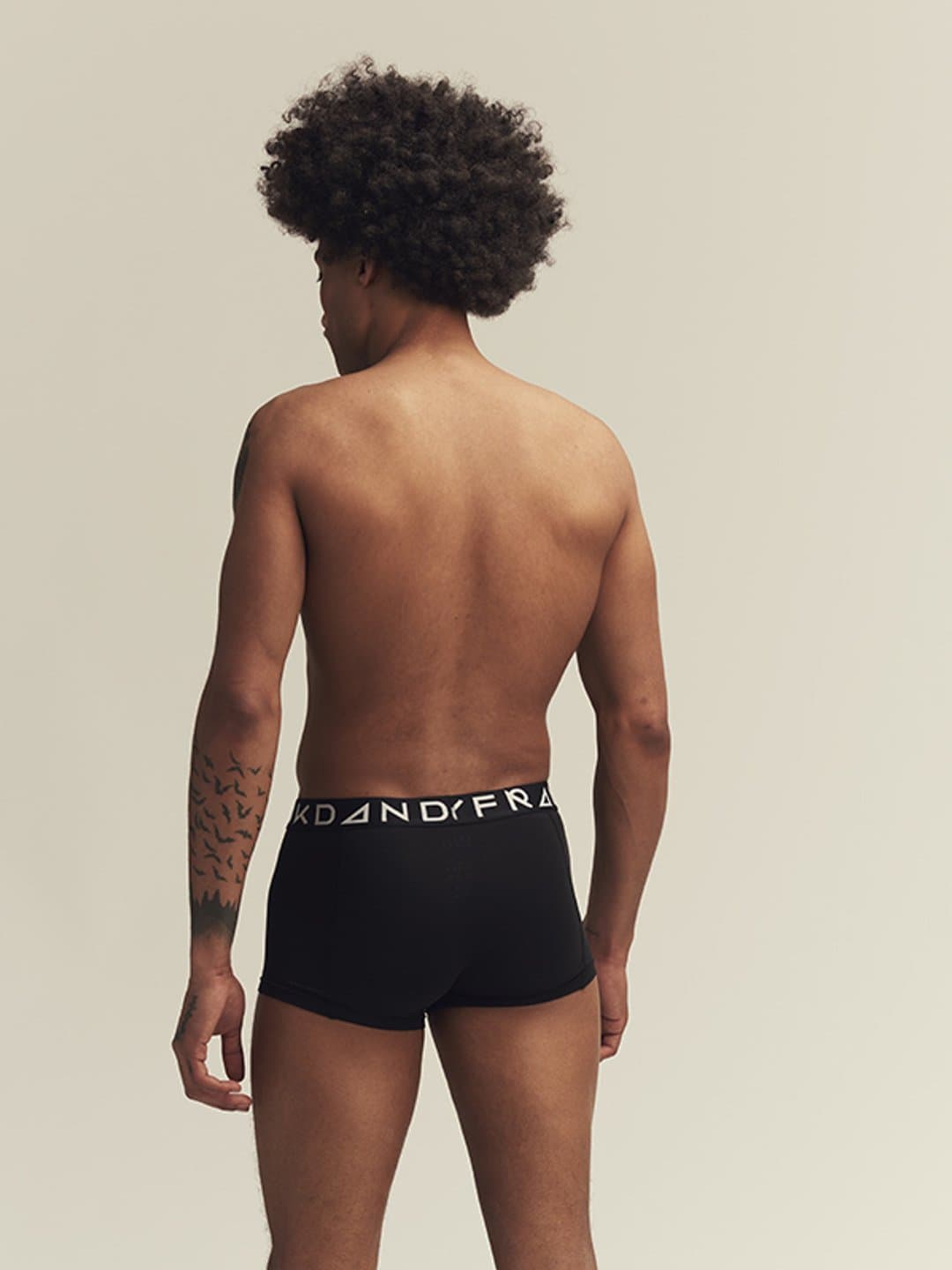 Solid Trunk w Black/White